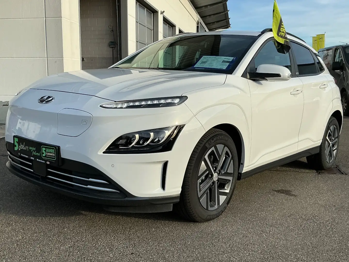 Hyundai KONA 64 kWh Elektro ACC+LED+Navi+SHZ+Kam.+KlimaA Blanco - 2