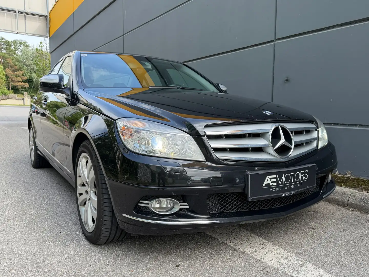 Mercedes-Benz C 220 *AVANTGARDE*KLIMA*TEMPOMAT*SITZHZG*MFL* Schwarz - 1