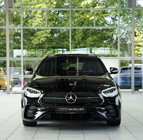 Mercedes-Benz E-Class view 3