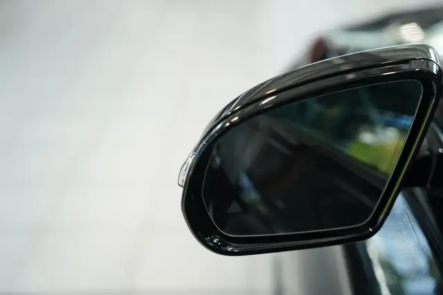 Mercedes-Benz E-Class view 13