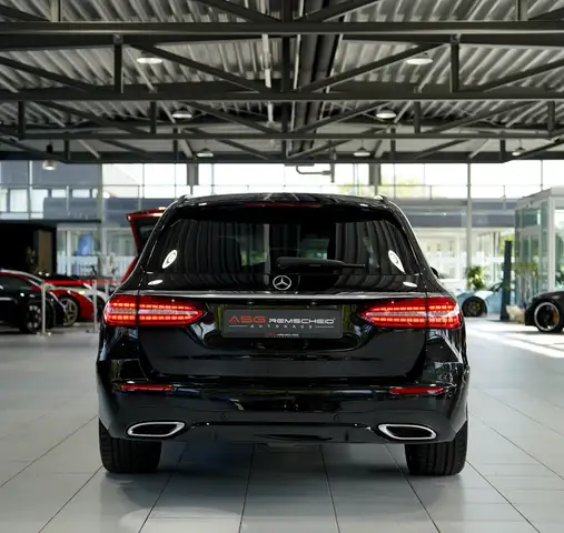 Mercedes-Benz E-Class view 8