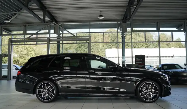 Mercedes-Benz E-Class view 6