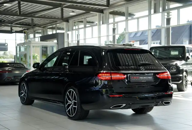 Mercedes-Benz E-Class view 9