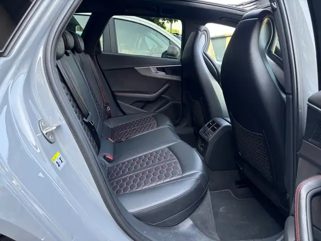 Audi A4 view 11