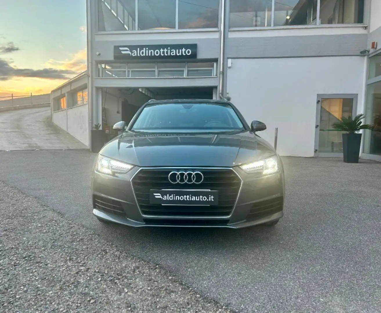 Audi A4 A4 Avant 35 TDI S tronic Business Grigio - 2