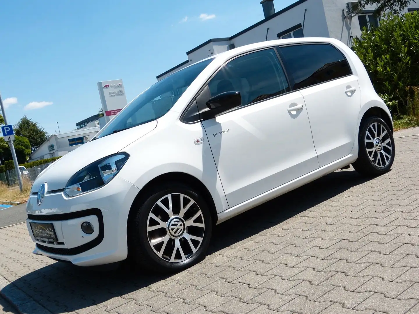 Volkswagen up! groove up! Automatik *Navi*Sitzhz*Tempo*PDC* Blanc - 1