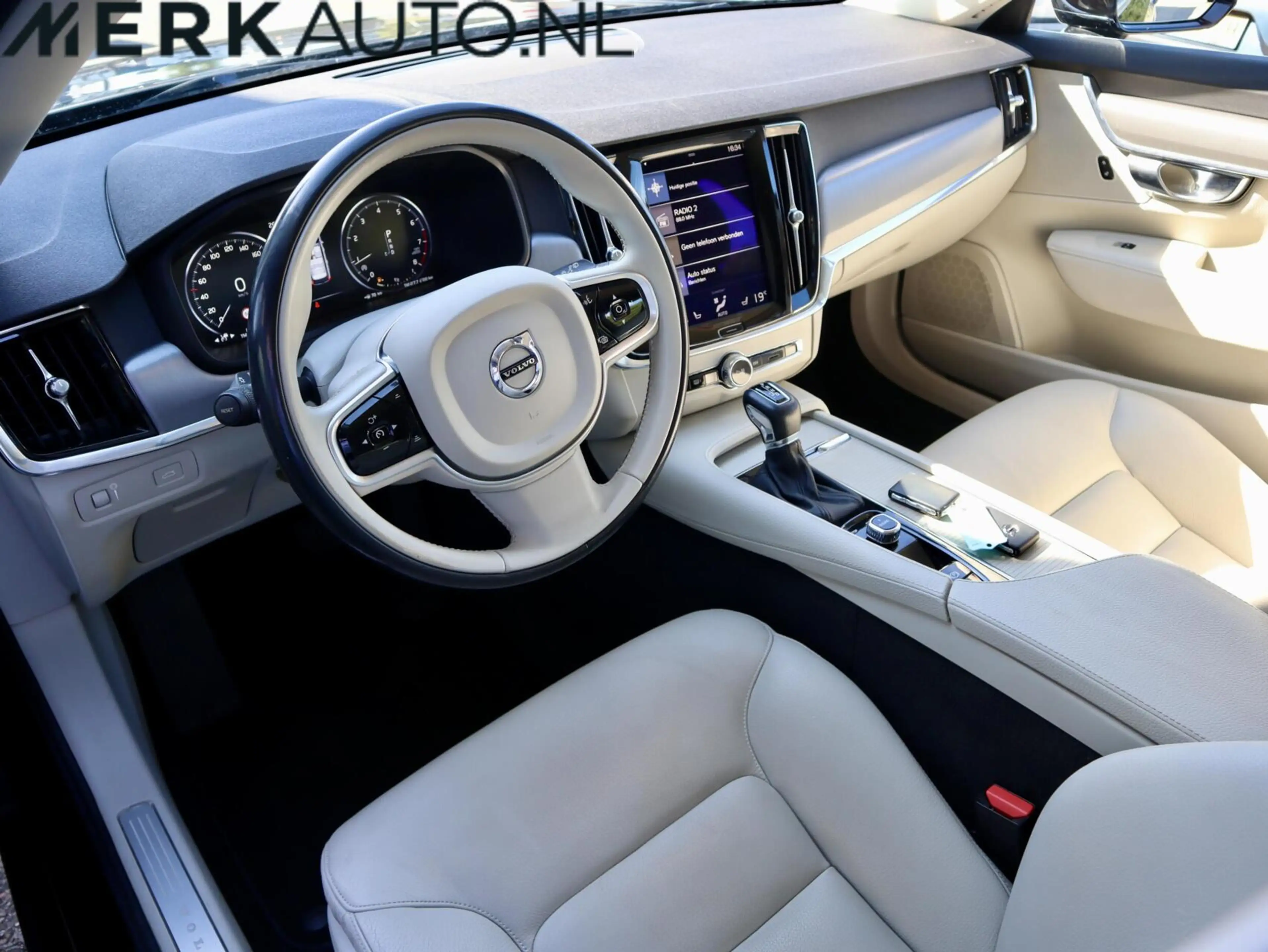 Volvo V90 2.0 T5 Momentum, Crème lederen bekleding — photo 2
