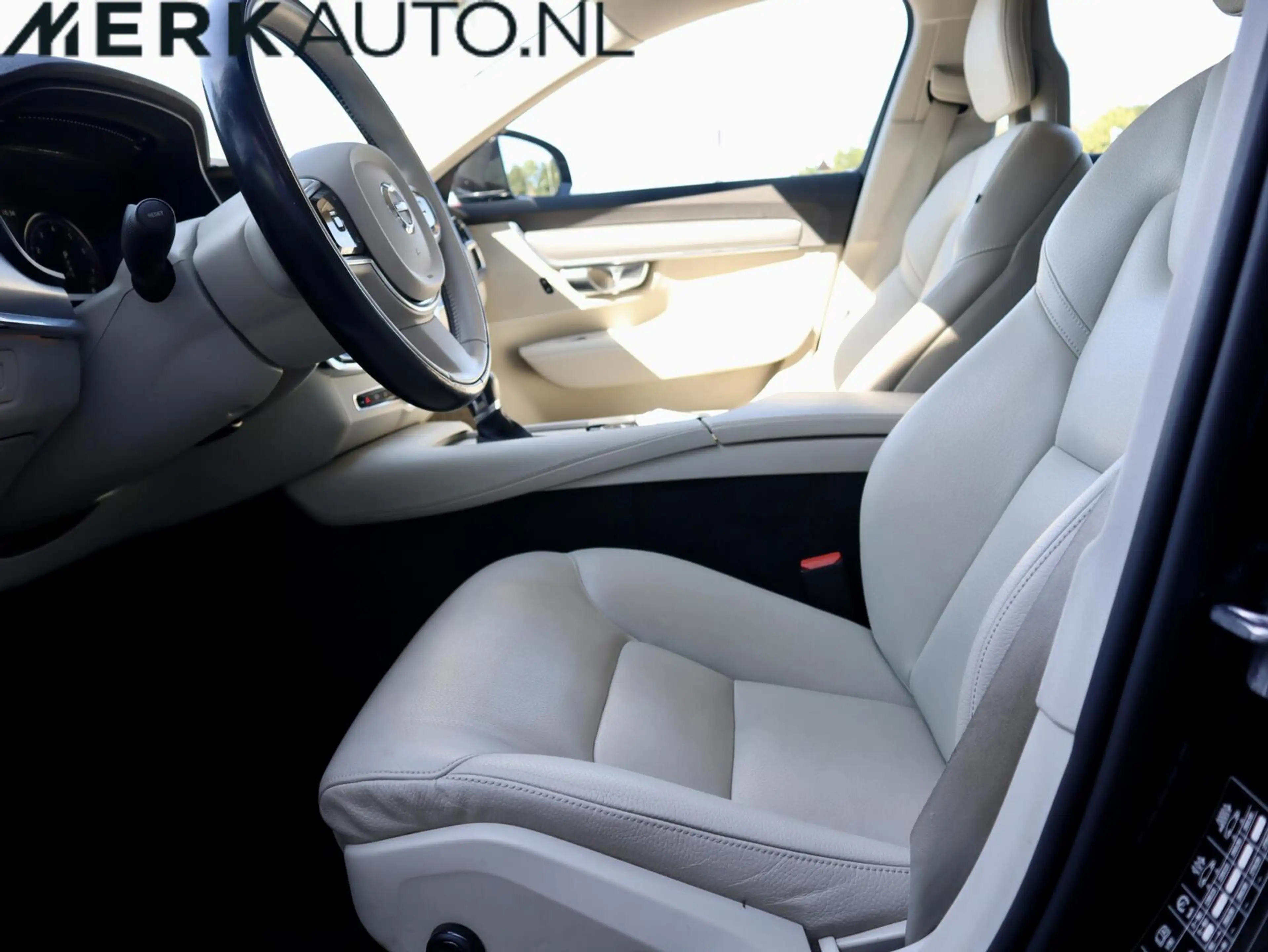 Volvo V90 2.0 T5 Momentum, Crème lederen bekleding — photo 5