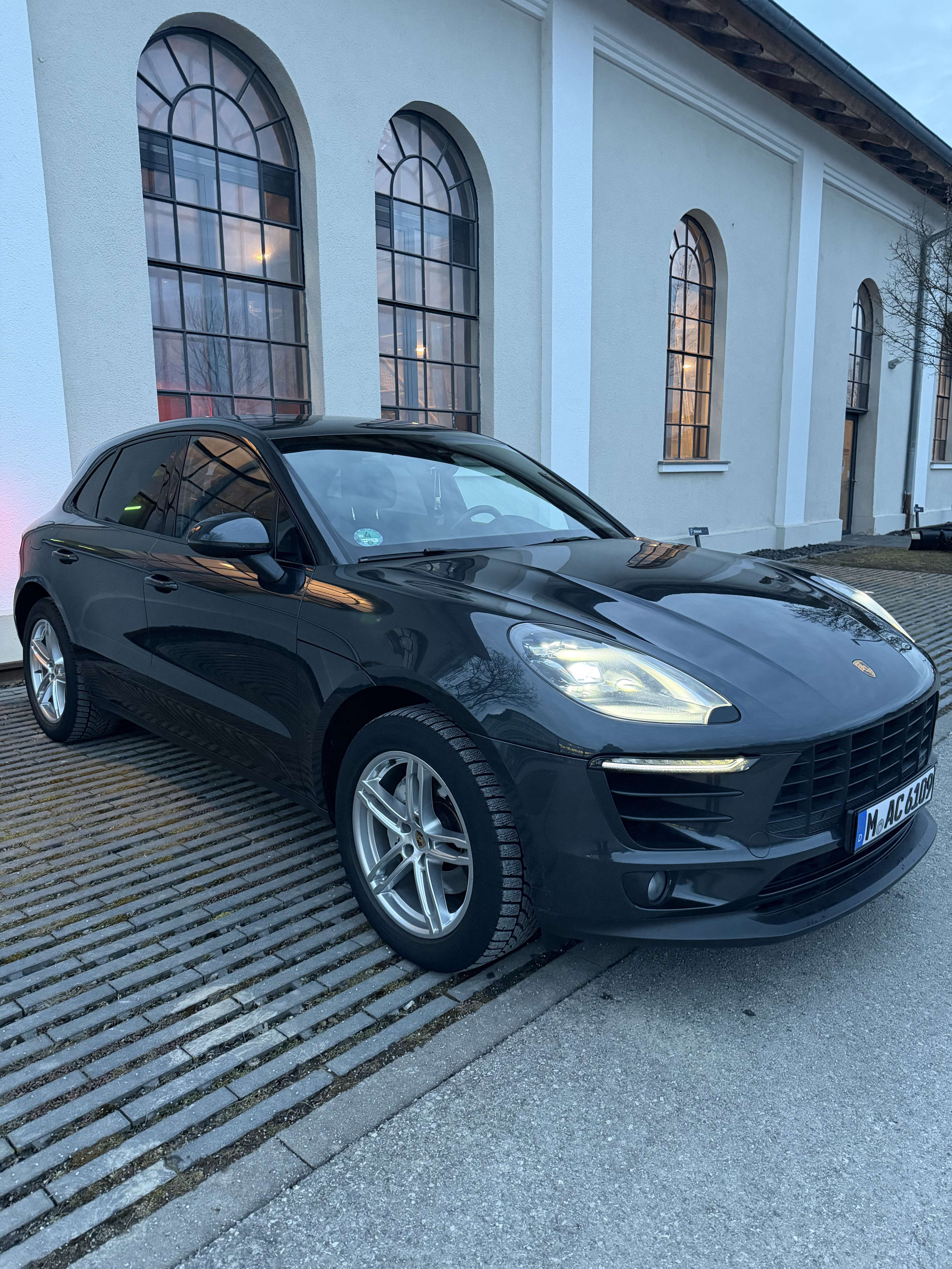 Second hand Porsche Macan 