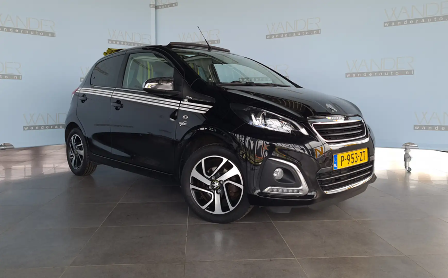 Peugeot 108 Top! *Open dak*Airco*Apple Carplay/ Android Auto* Zwart - 1