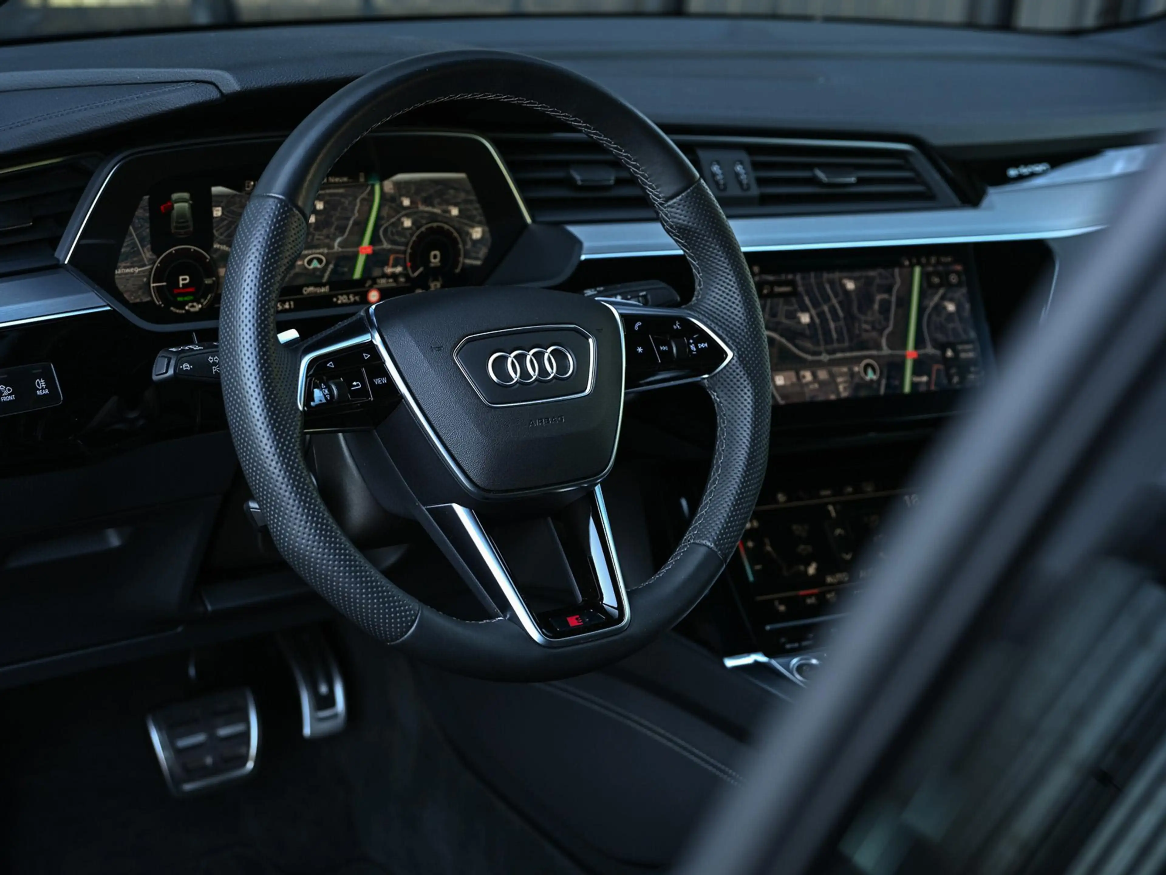 Audi Q8 e-tron Sportback 55 quattro S Edition 115 kWh 408pk | Pan — photo 23