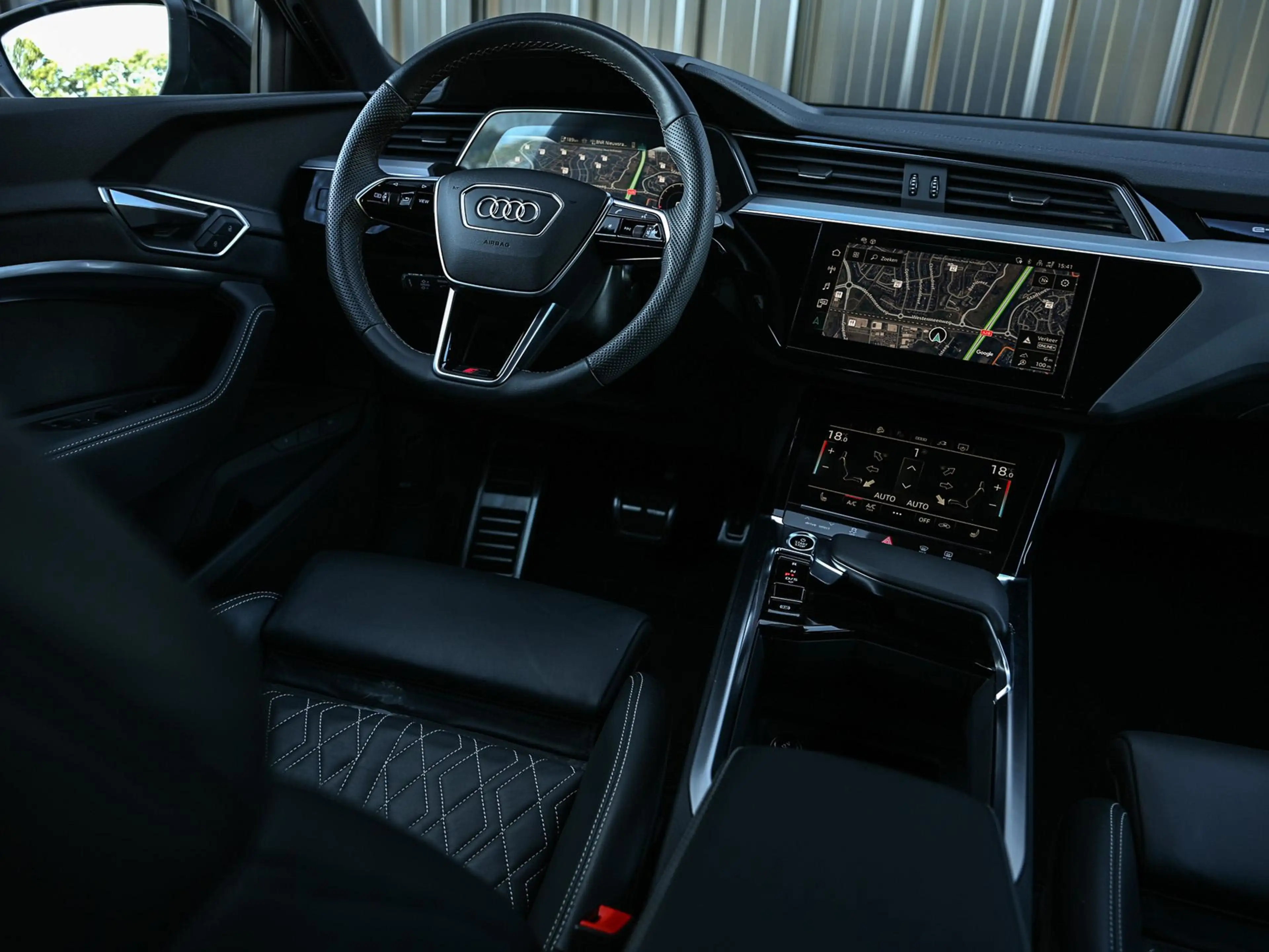 Audi Q8 e-tron Sportback 55 quattro S Edition 115 kWh 408pk | Pan — photo 13