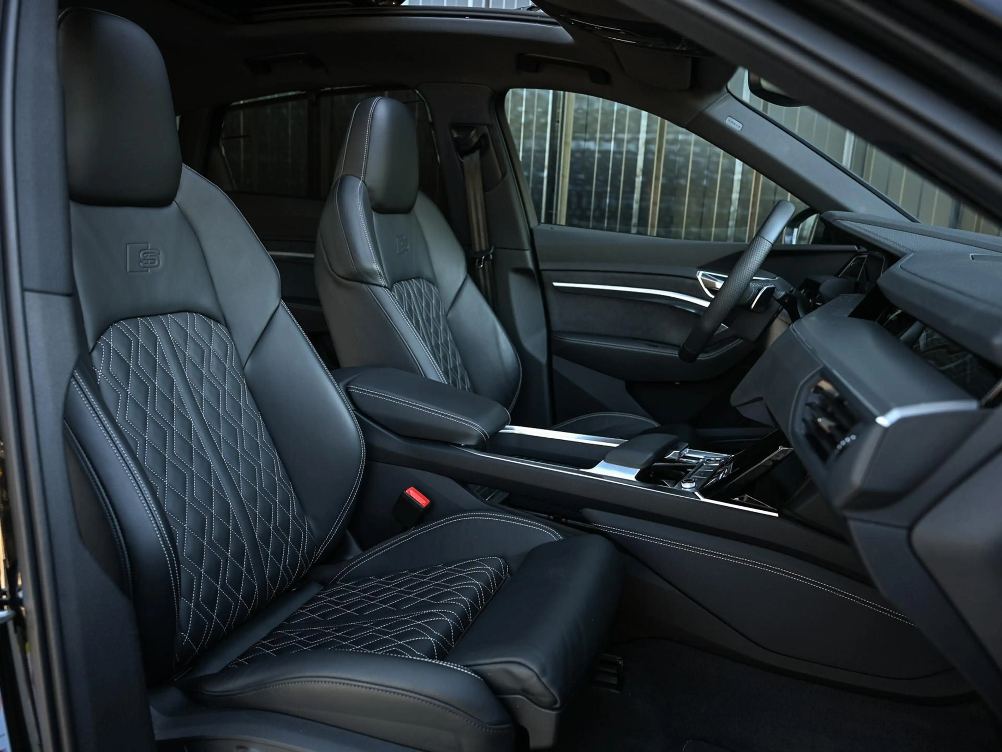 Audi Q8 e-tron Sportback 55 quattro S Edition 115 kWh 408pk | Pan — photo 9