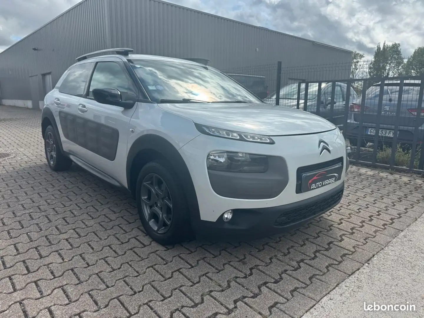 Citroen C4 Cactus 1,2 82ch Shine 149900 KMS Blanc - 1