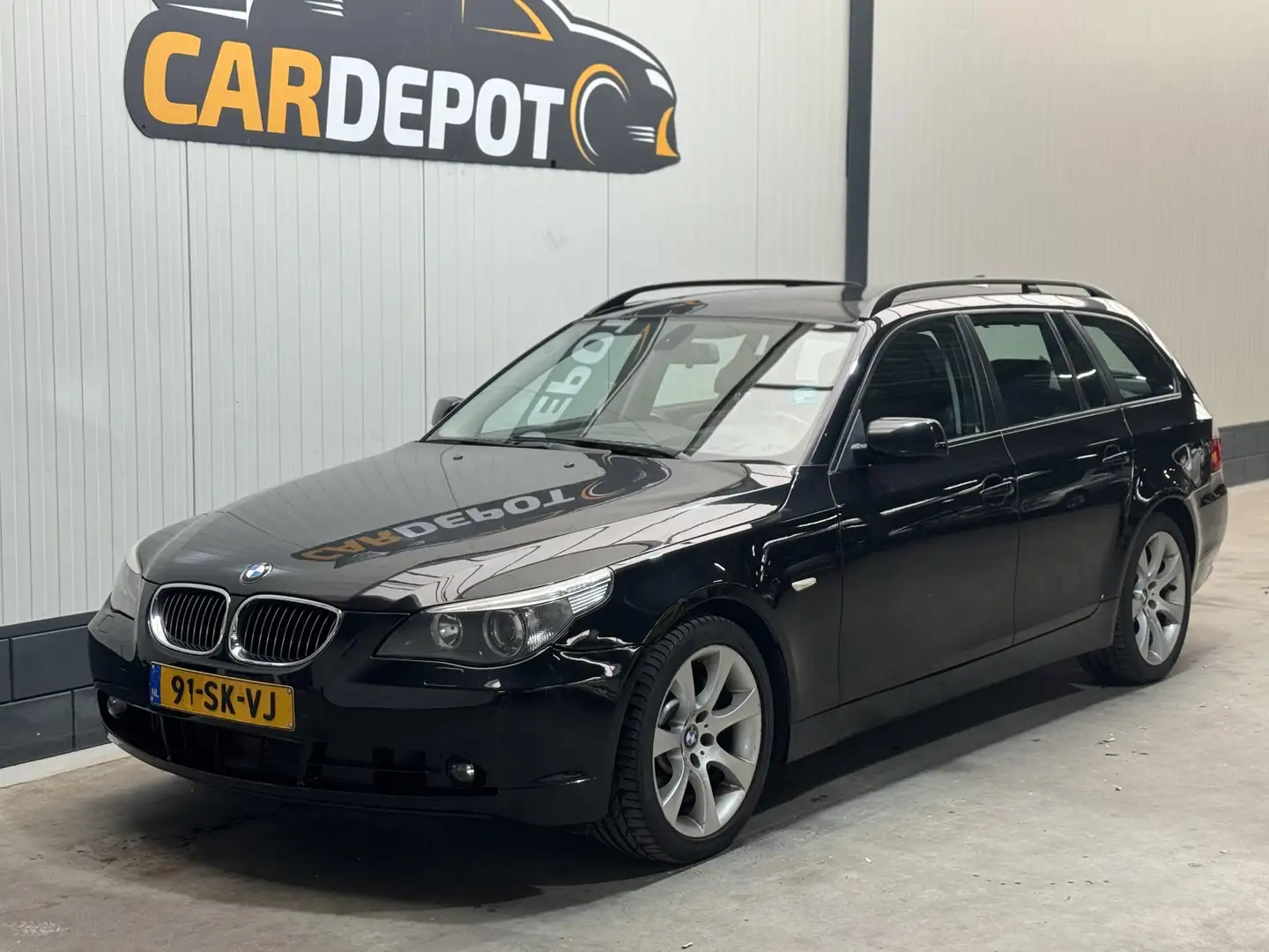 BMW 545 5-serie Touring 545i High Executive Zeer Netjes Pa Černá - 1