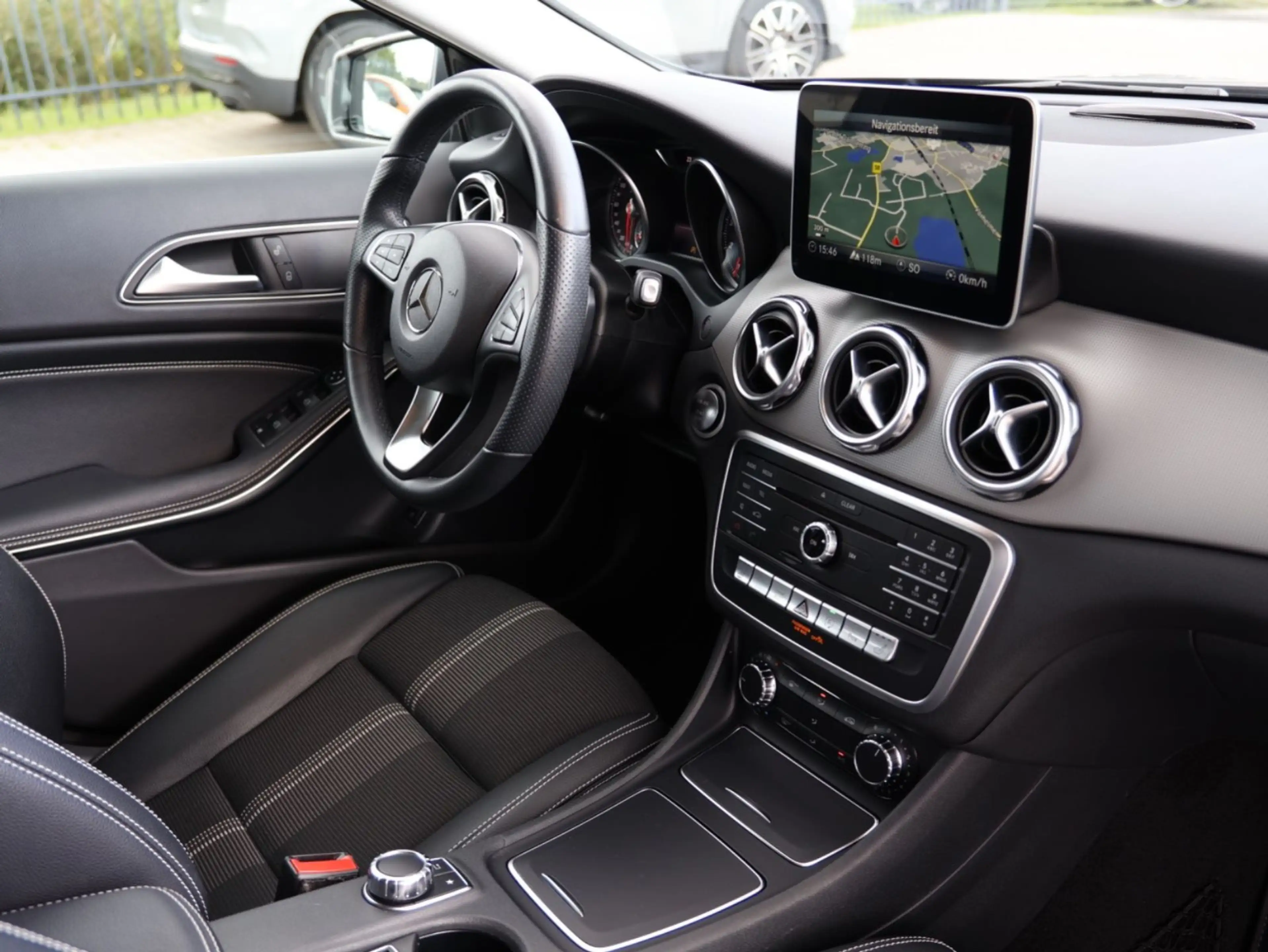 Mercedes-Benz GLA 200 Urban - ERST 21.900 KM   KAMERA   LED — photo 15