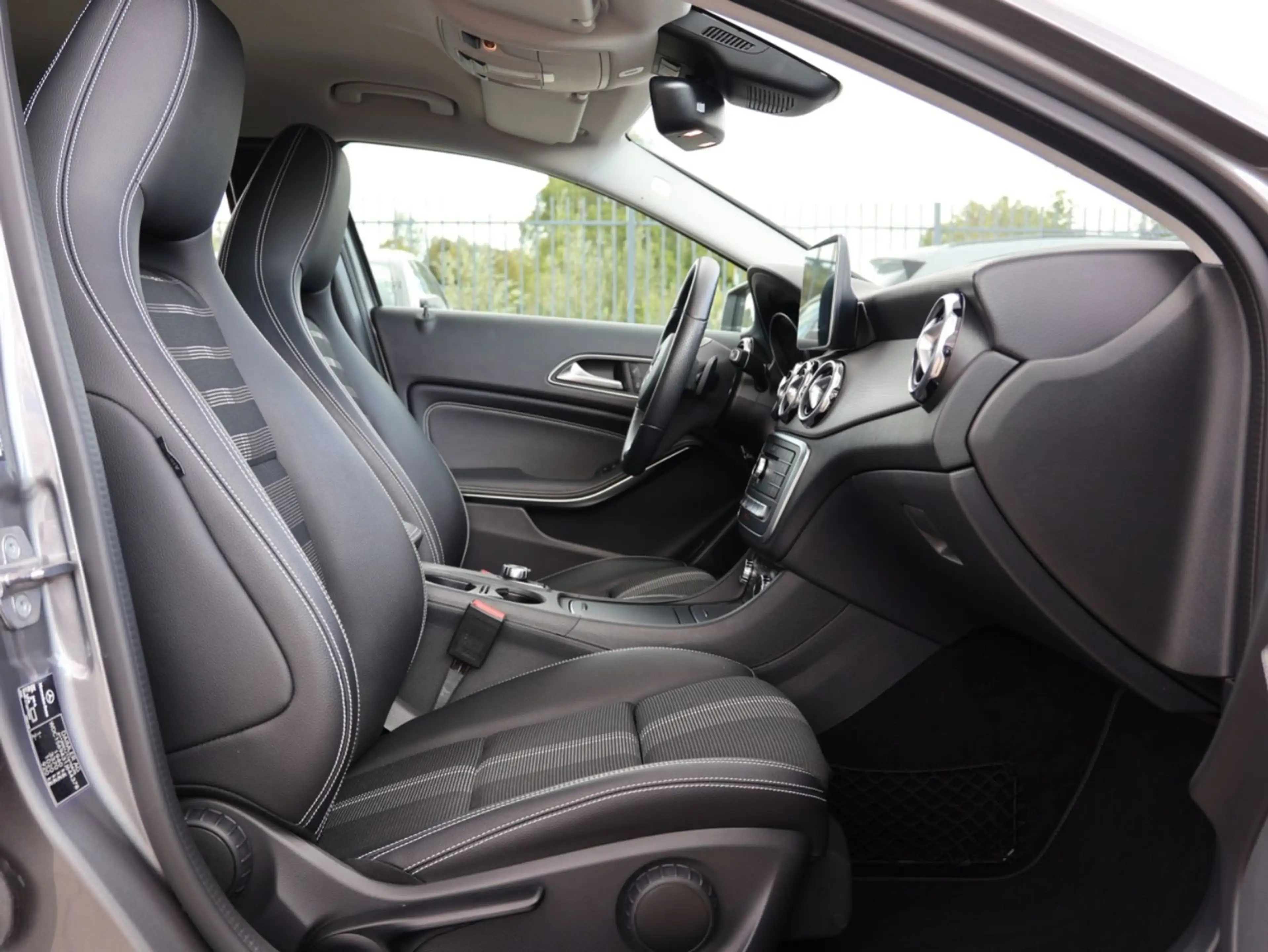 Mercedes-Benz GLA 200 Urban - ERST 21.900 KM   KAMERA   LED — photo 13