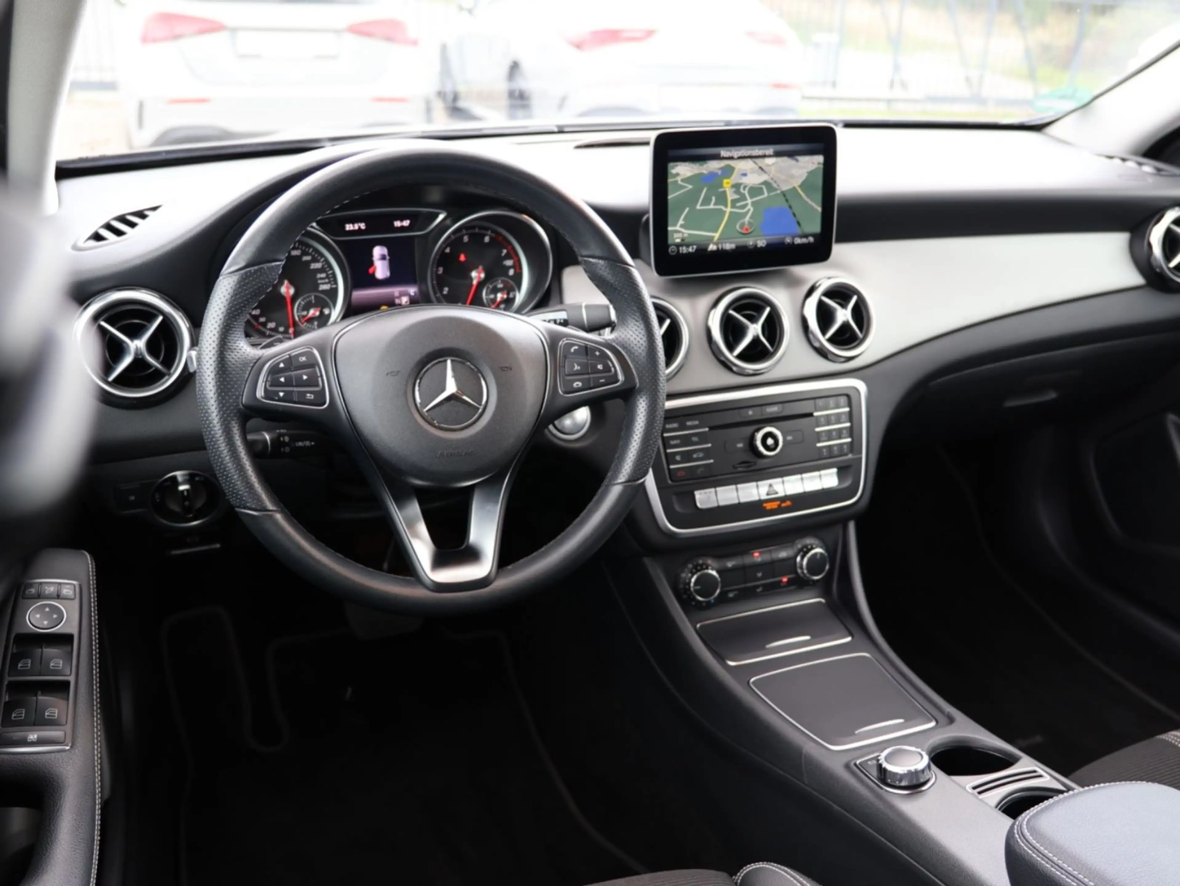 Mercedes-Benz GLA 200 Urban - ERST 21.900 KM   KAMERA   LED — photo 18