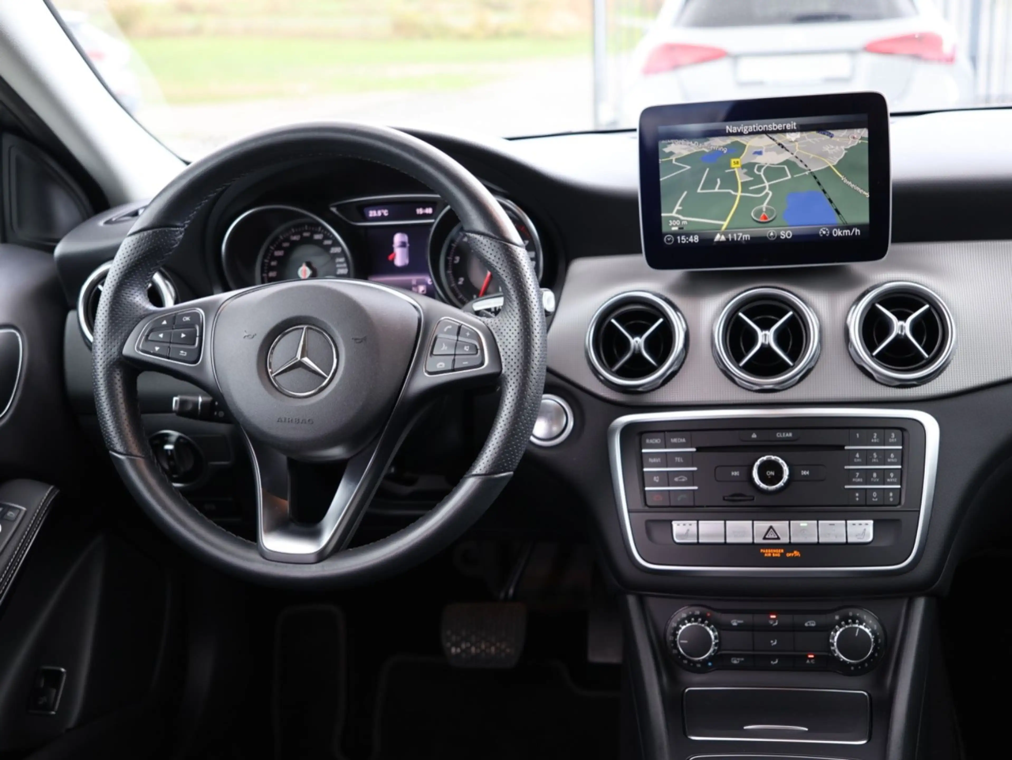 Mercedes-Benz GLA 200 Urban - ERST 21.900 KM   KAMERA   LED — photo 17