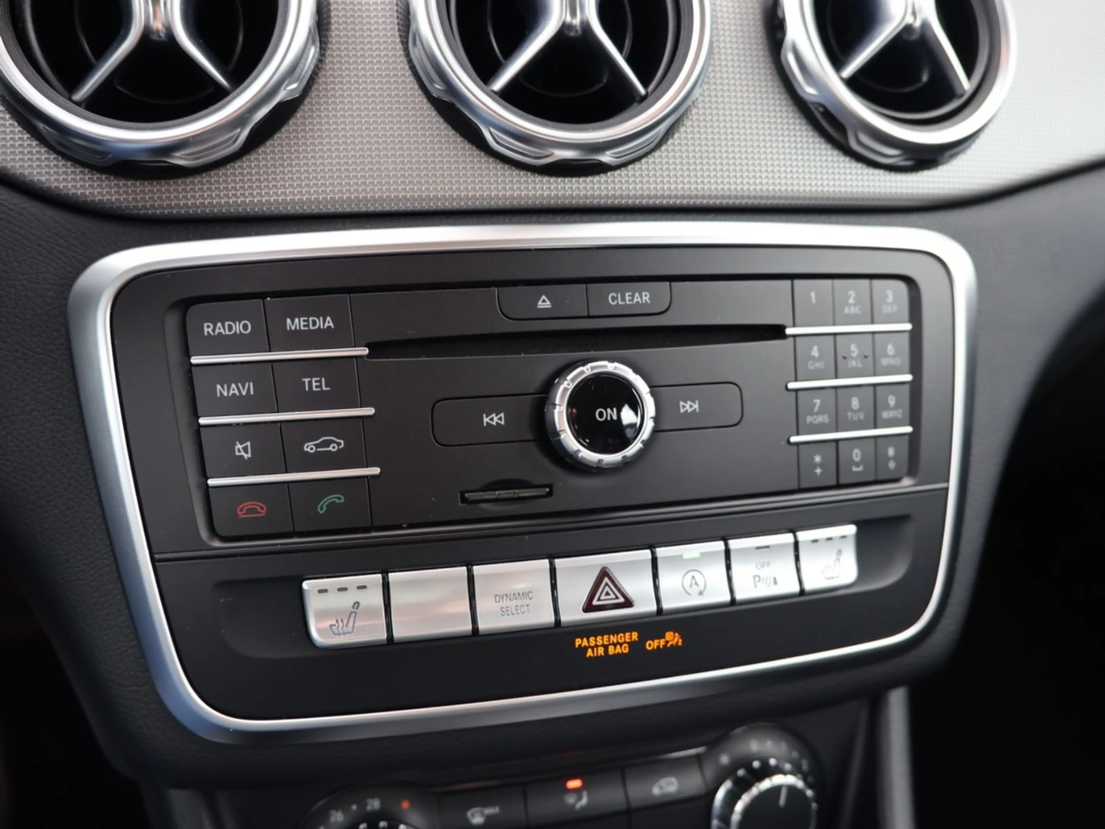 Mercedes-Benz GLA 200 Urban - ERST 21.900 KM   KAMERA   LED — photo 24