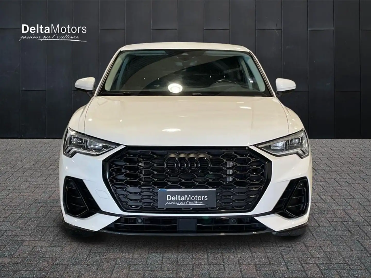 Audi Q3 SPB 45 TFSI e S tronic S line edition Bianco - 2
