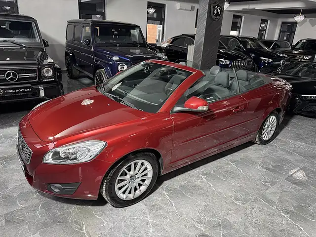 Volvo C70 view 3