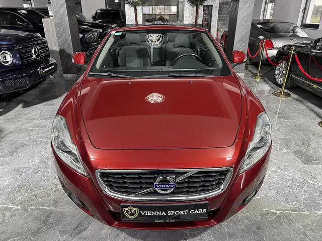 Volvo C70 view 4