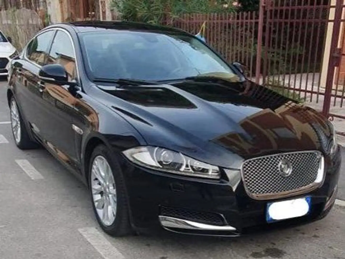 Jaguar XF XF 2.2d Premium Luxury Noir - 2