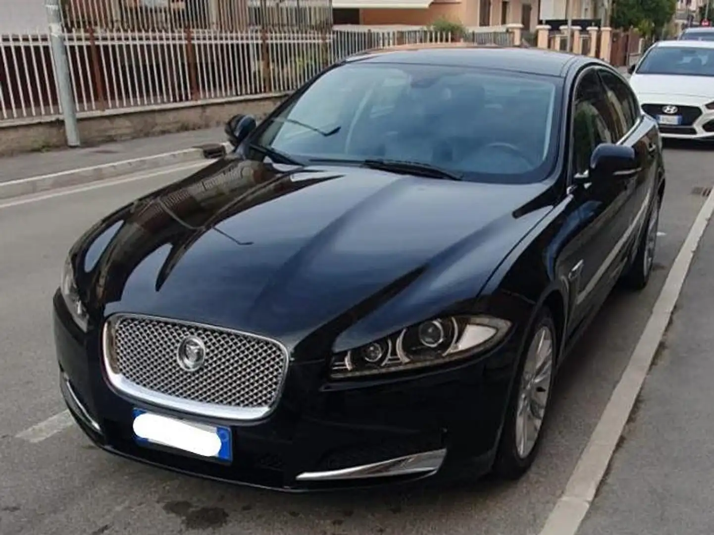 Jaguar XF XF 2.2d Premium Luxury Noir - 1