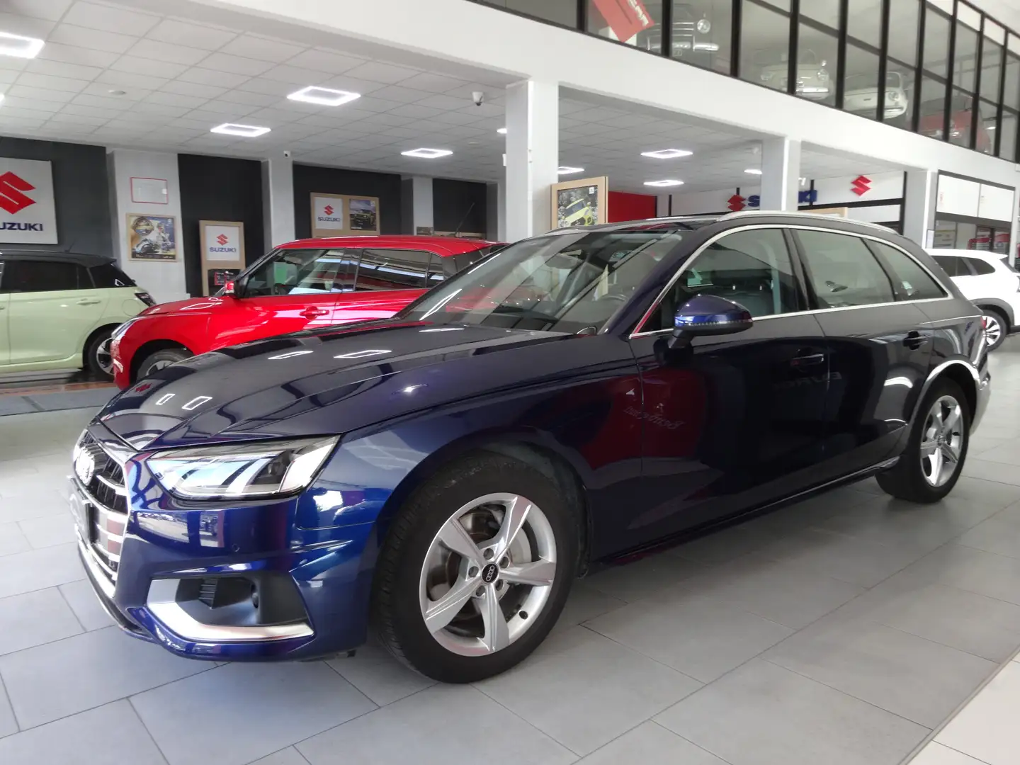 Audi A4 Avant 40 2.0 tdi Advanced 204cv s-tronic Blu/Azzurro - 2