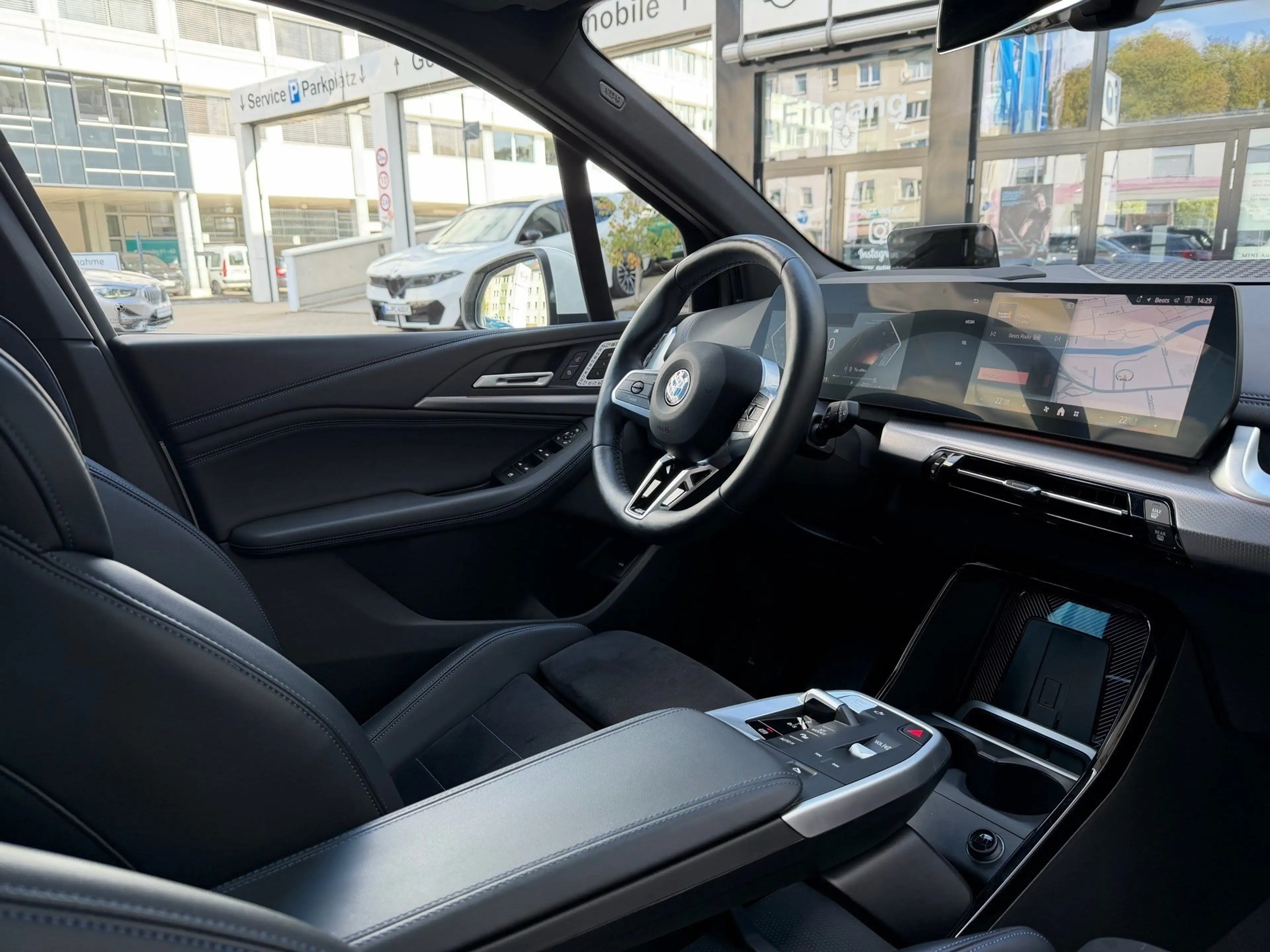 BMW 220 i Active Tourer M Sport DA Prof PA+ Pano HuD H/K — photo 5