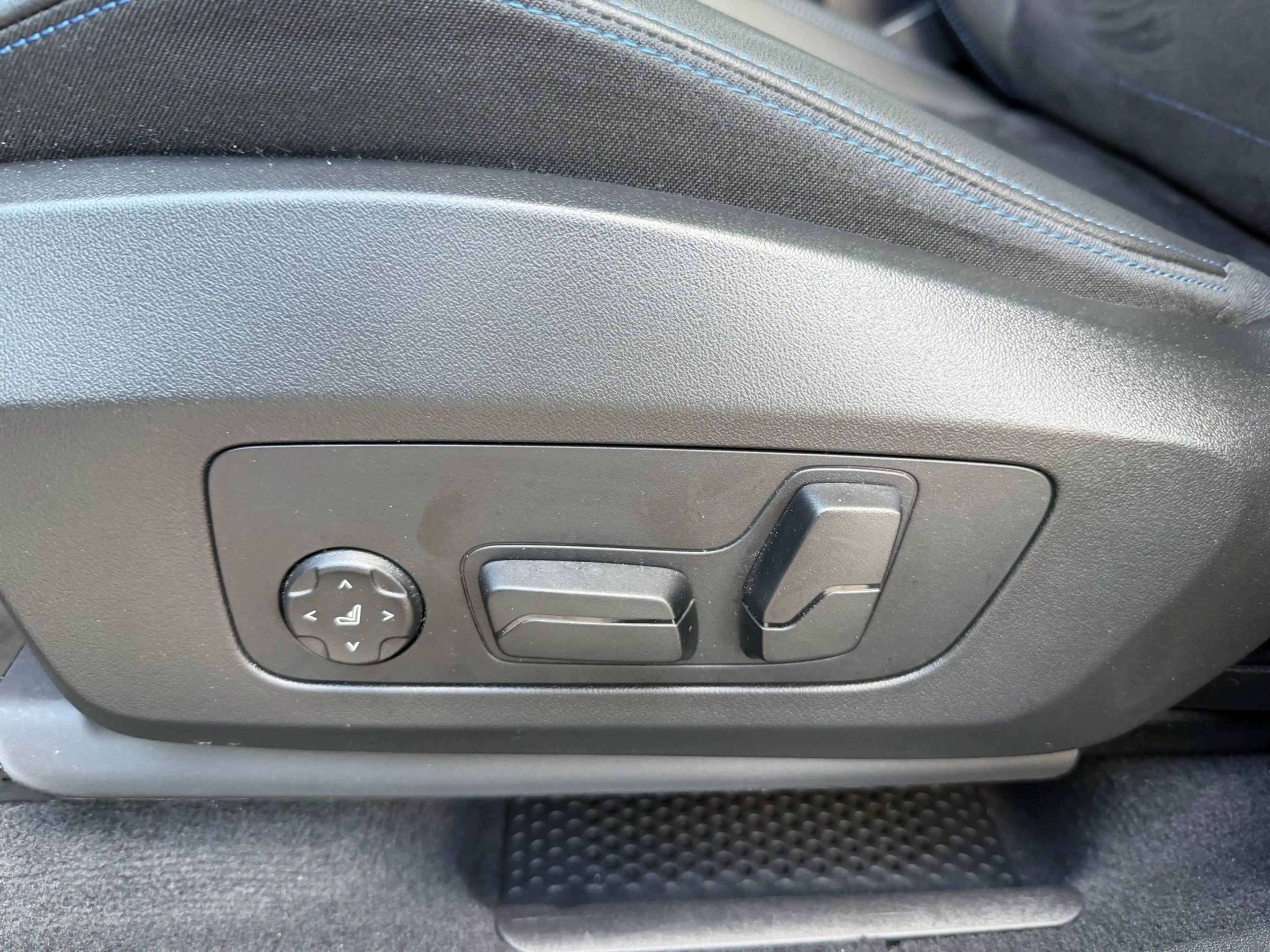 BMW 220 i Active Tourer M Sport DA Prof PA+ Pano HuD H/K — photo 7