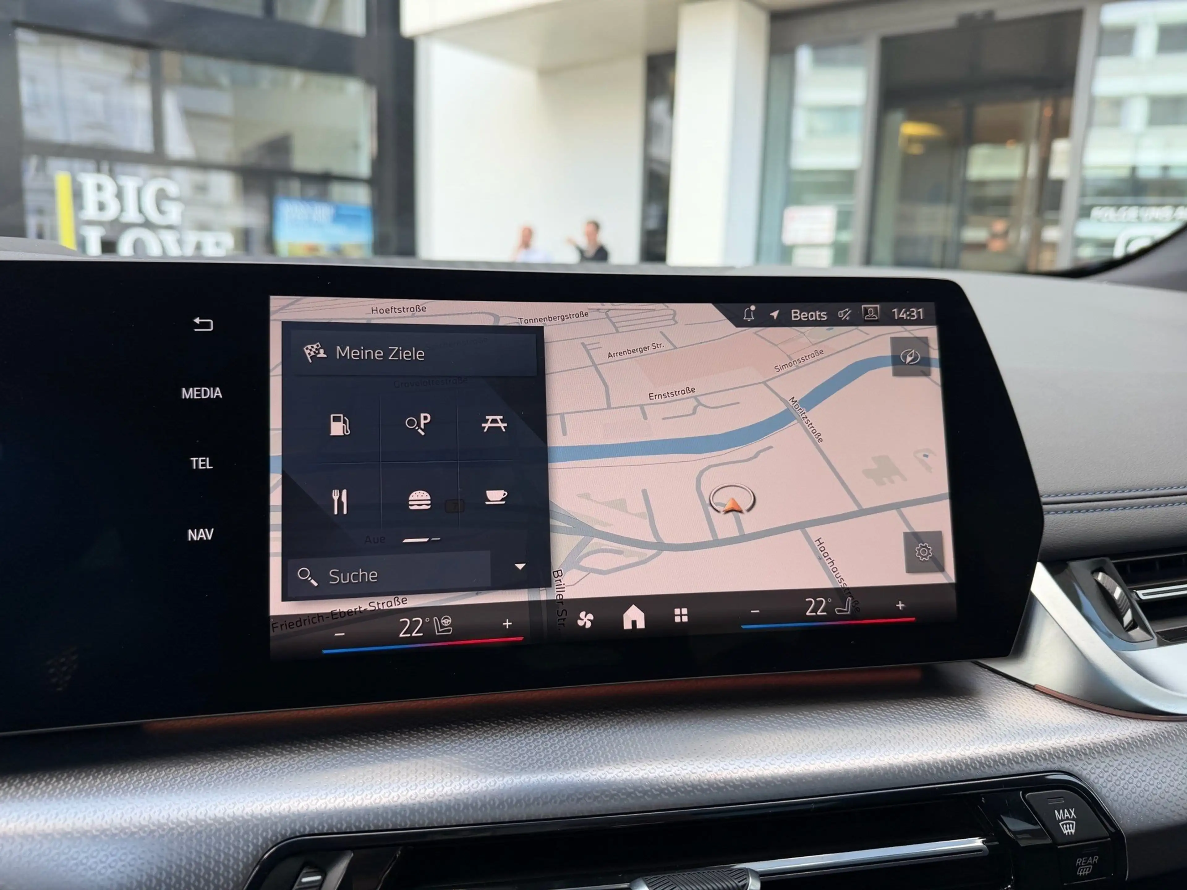 BMW 220 i Active Tourer M Sport DA Prof PA+ Pano HuD H/K — photo 10