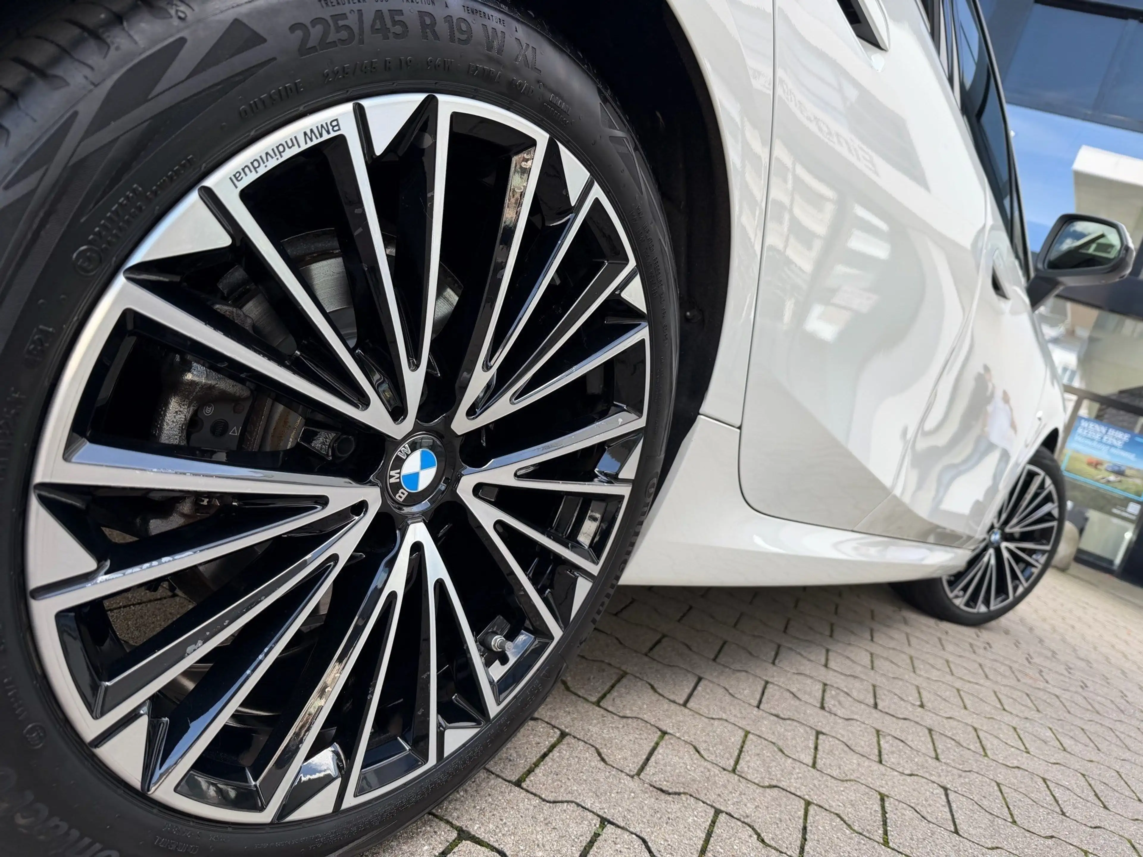 BMW 220 i Active Tourer M Sport DA Prof PA+ Pano HuD H/K — photo 4