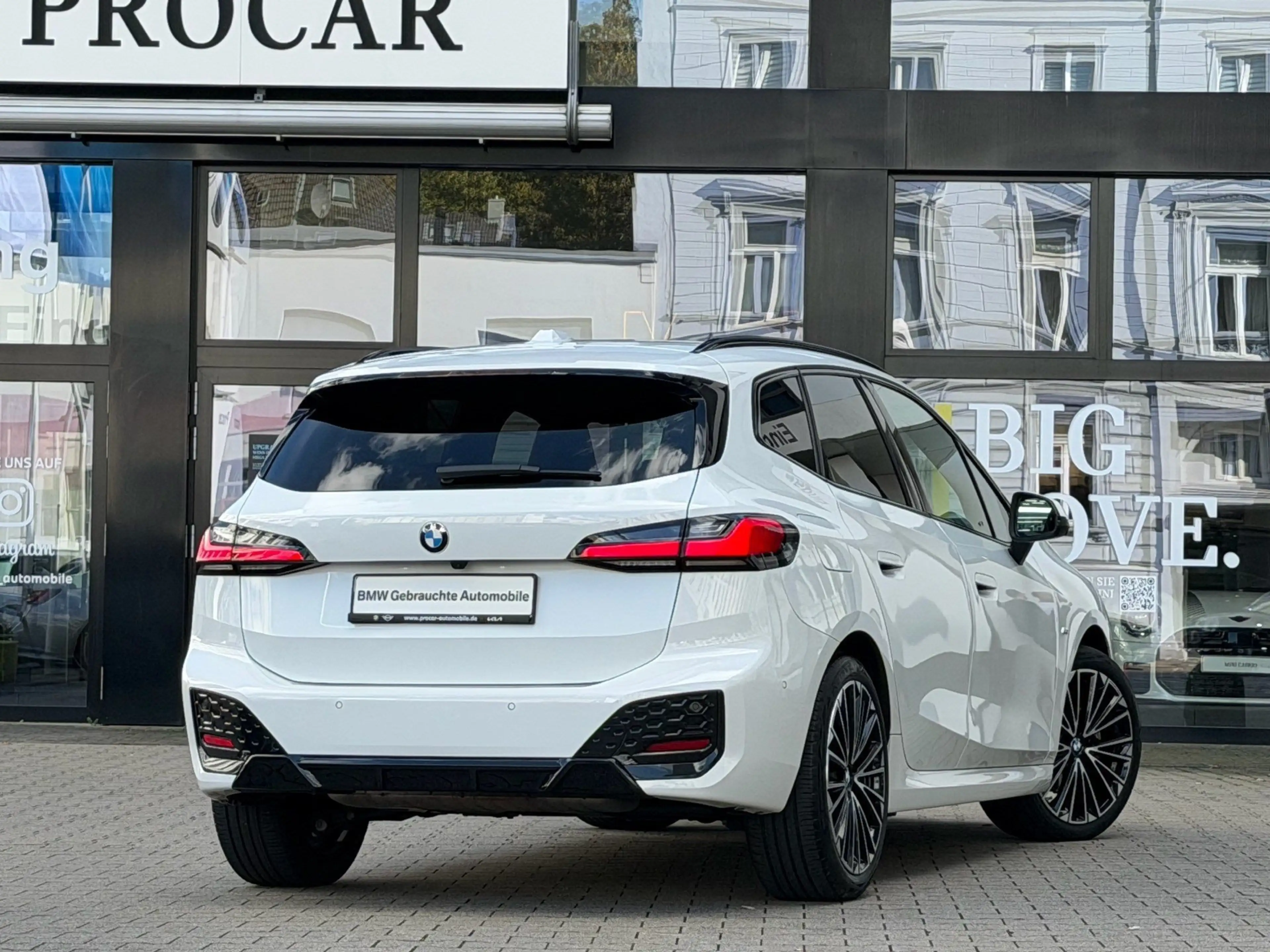 BMW 220 i Active Tourer M Sport DA Prof PA+ Pano HuD H/K — photo 2