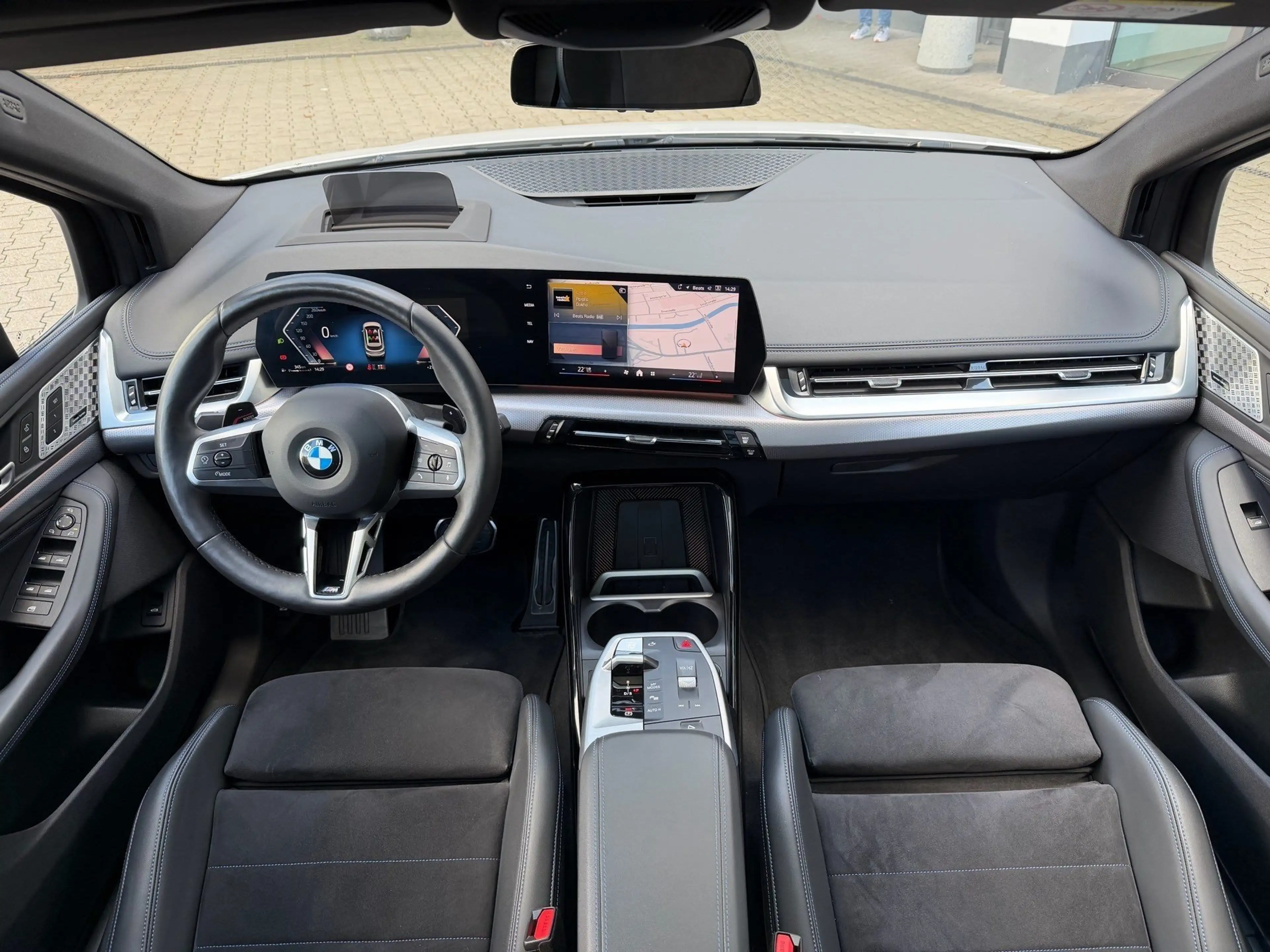 BMW 220 i Active Tourer M Sport DA Prof PA+ Pano HuD H/K — photo 3