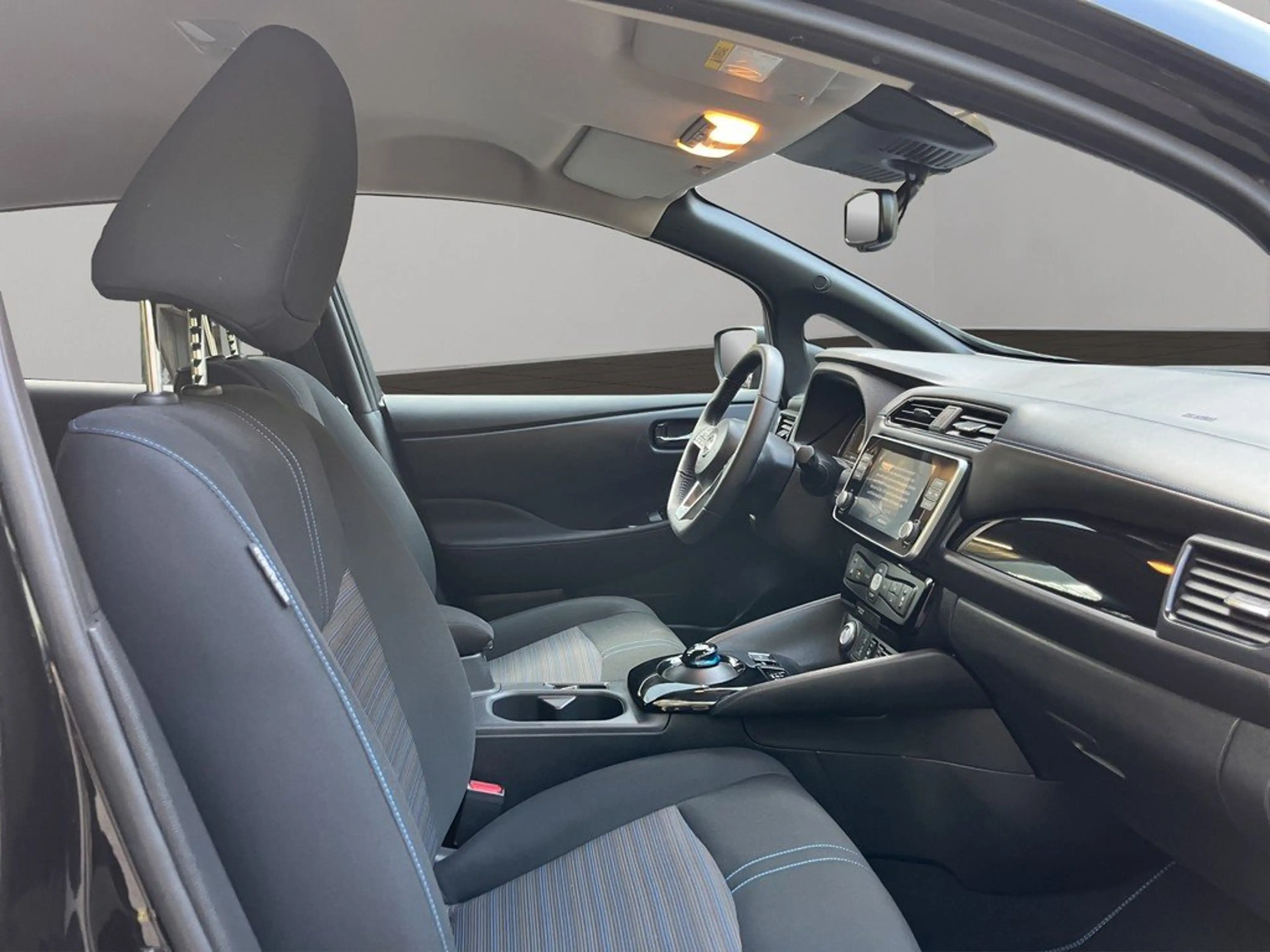 Nissan Leaf N-Connecta 110kW LED 360° ACC Navi DAB — photo 9