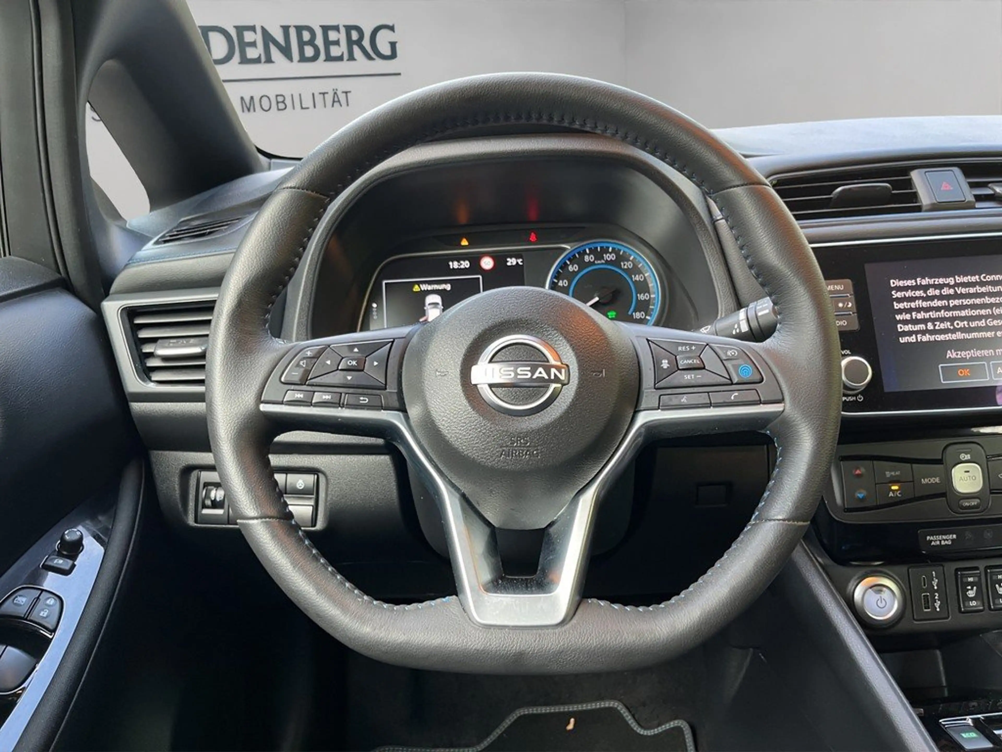 Nissan Leaf N-Connecta 110kW LED 360° ACC Navi DAB — photo 12