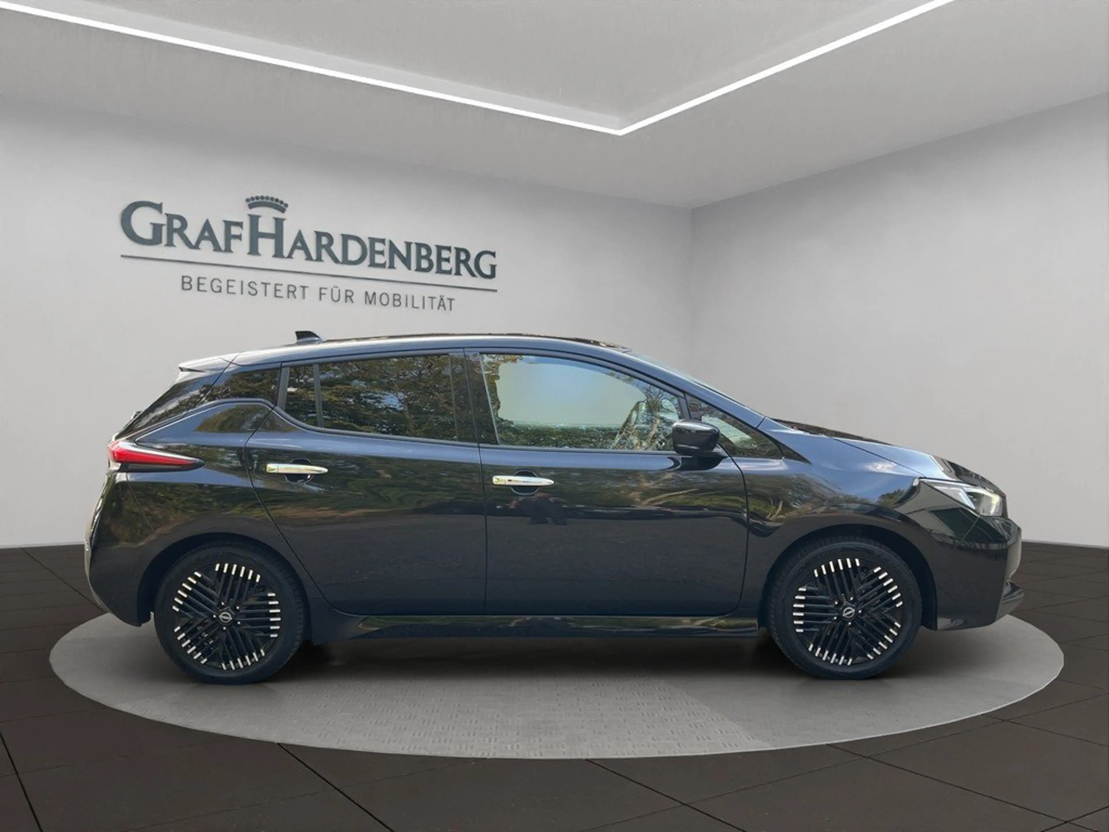 Nissan Leaf N-Connecta 110kW LED 360° ACC Navi DAB — photo 6