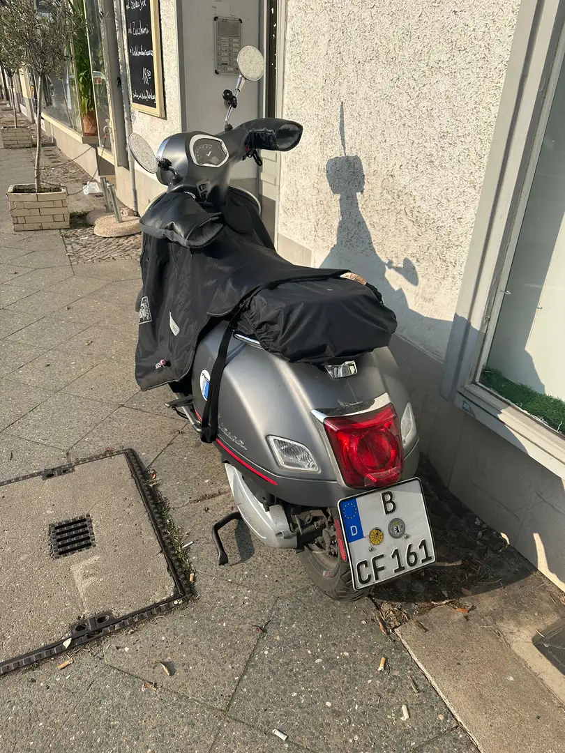 Vespa GTS Super Sport 300 Gri - 2