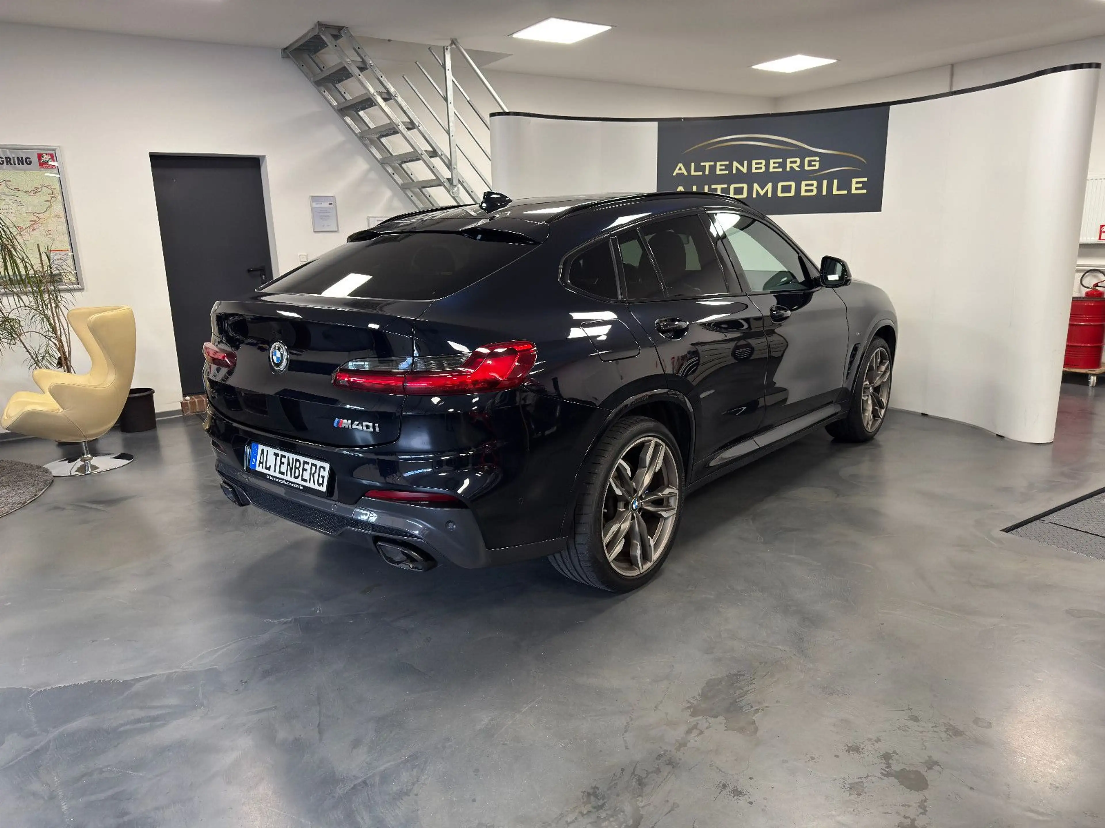 BMW X4 M40i 360° PDC Pano LED AHK DAB H&K Navi HUD — photo 4