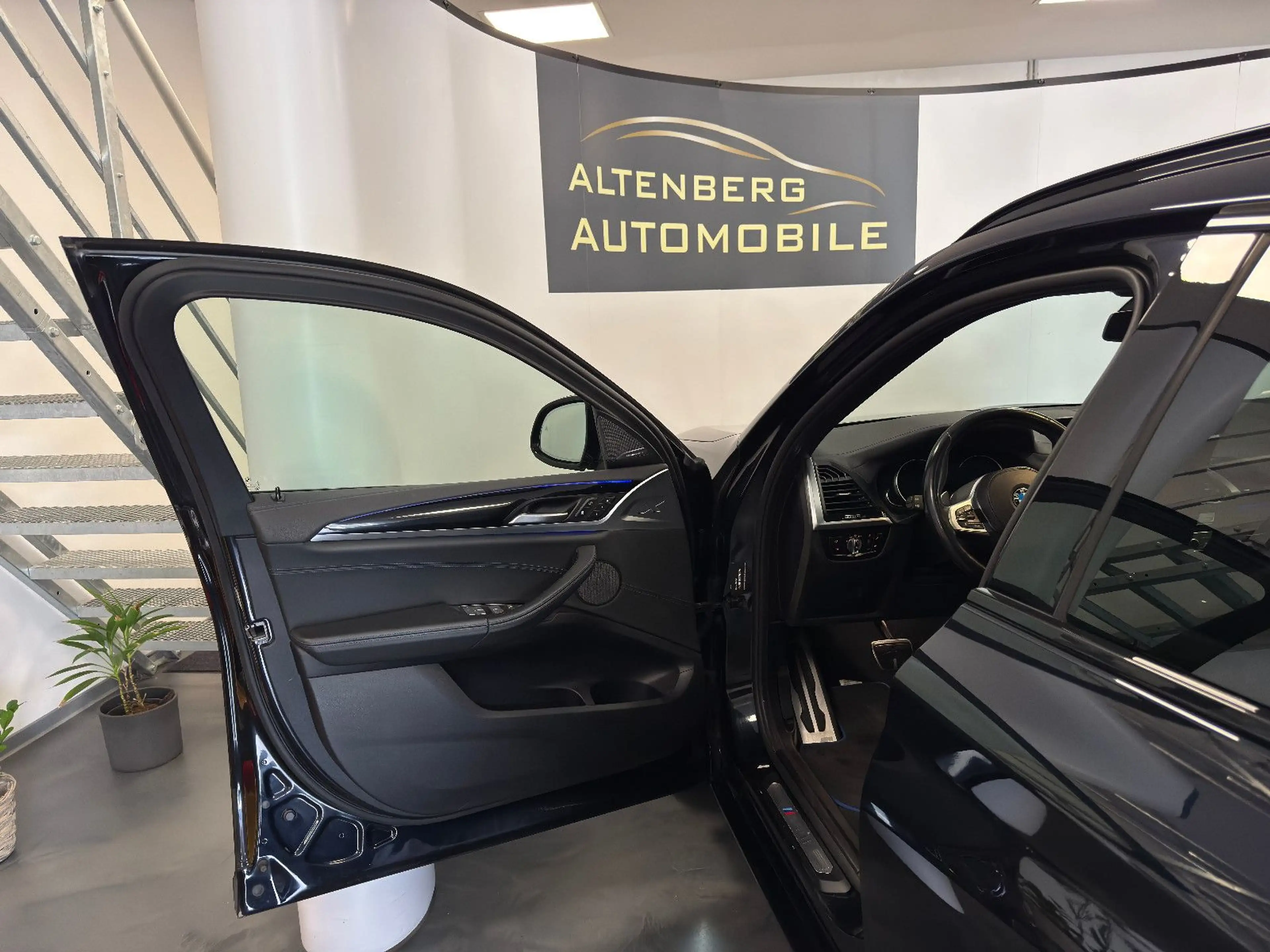 BMW X4 M40i 360° PDC Pano LED AHK DAB H&K Navi HUD — photo 5