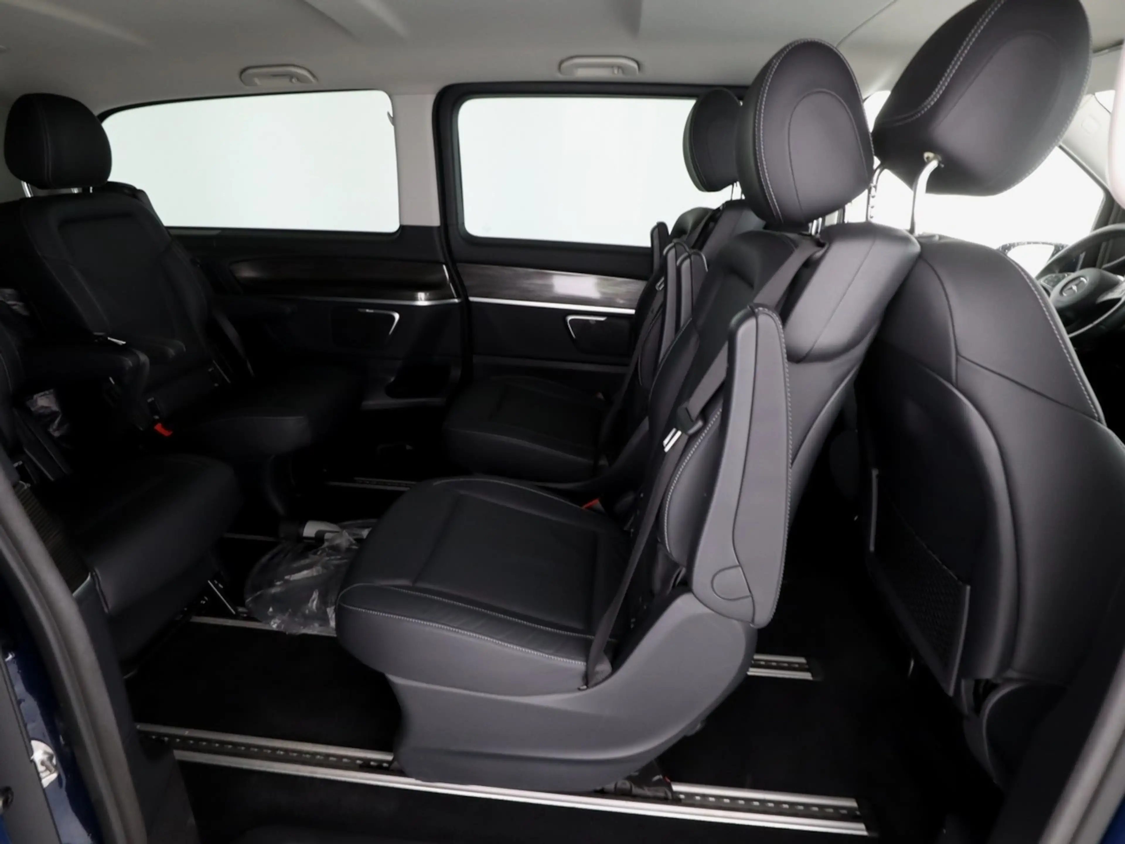 Mercedes-Benz EQV 300 Extralang,Avantgarde,6Sitze,2xSchiebetür — photo 7