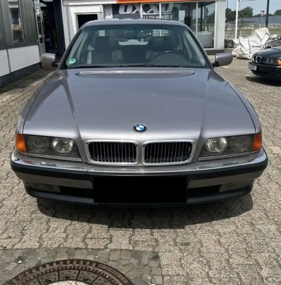 BMW 728