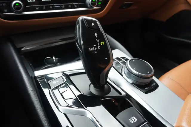 BMW 5 Series view 13