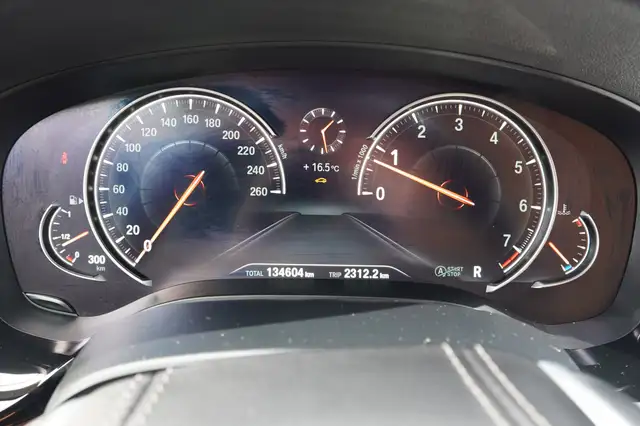 BMW 5 Series view 4