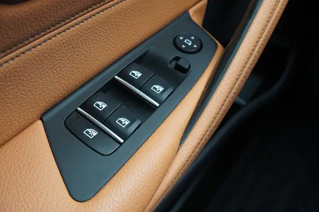 BMW 5 Series view 28