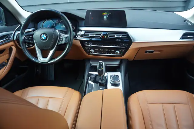 BMW 5 Series view 17