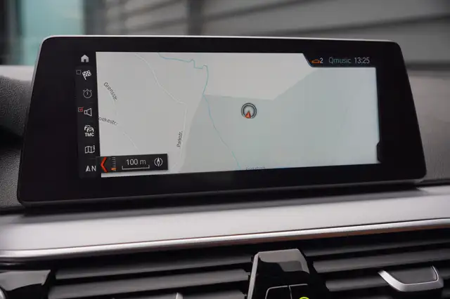 BMW 5 Series view 8