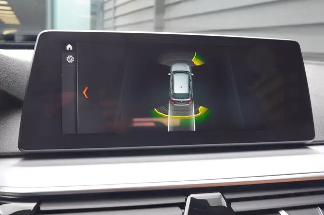 BMW 5 Series view 9